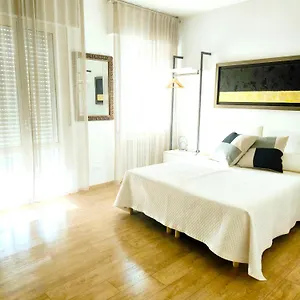 https://appartamento-laghetto-1.emilia-romagnahotels.net